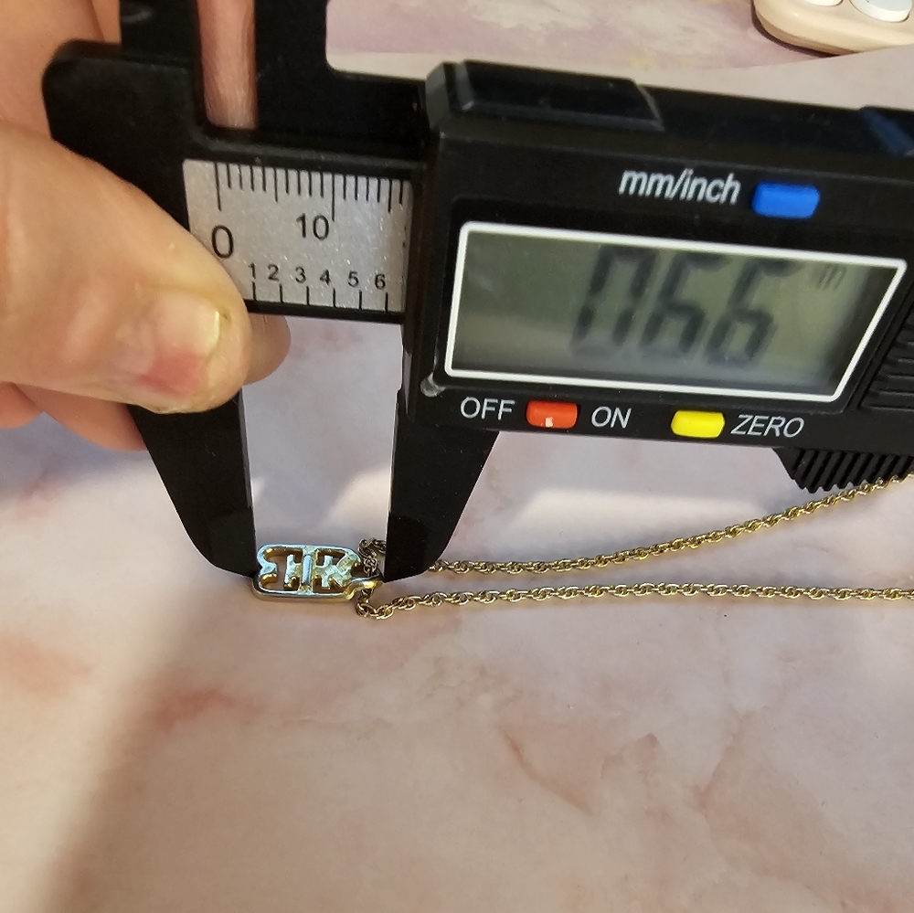 ✨️Givenchy 4G Logo Pendant Vintage Gold Tone Rope Chain Necklace✨️ - Picture 10 of 14